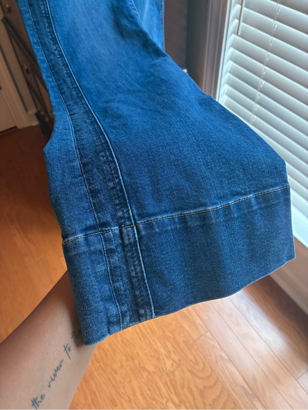 GAP ’70s Flare High Rise Jeans | Dark Wash | Size 29 Long - Picture 5 of 8